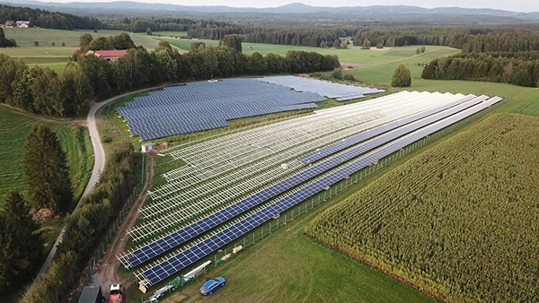 Large-scale solar farm under construction on agricultural land, integrating renewable energy with sustainable farming. ARC Renewables helps UK landowners maximise land potential with commercial solar installations.